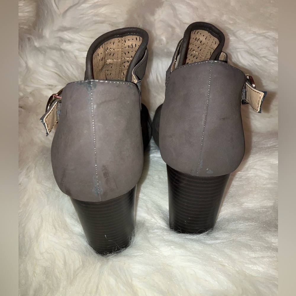 Giani Bernini Jaccee Memory-Foam Perforated Shooties Comfort Sandals - Picture 10 of 10
